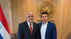 “Bachi” Núñez recibe en el Senado a influencer trumpista Joey Mannarino