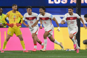 Turquía amarga a Estados Unidos con un gol agónico en el minuto 98