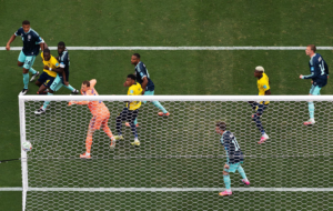 Neuer niega responsabilidad en gol decisivo del ecuatoriano Plata