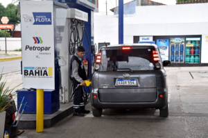 Así escalaron los combustibles en Paraguay: privados equiparan sus precios con Petropar