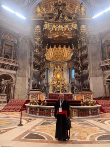 Consistorio Extraordinario: emotivo mensaje y obsequio del Cardenal Martínez al Papa León XIV