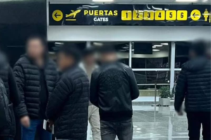 Un nuevo grupo de migrantes ingresó a Paraguay trasladado desde Estados Unidos