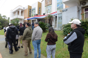 Masiva concurrencia de contribuyentes para renovación de habilitación vehicular