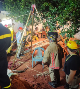 Derrumbe fatal de pozo en Villa Elisa: rescatan sin vida a hombre de 70 años