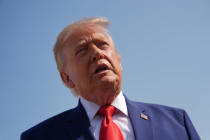 Trump amenaza con destruir puentes o centrales eléctricas cada vez que Irán ataque un barco en Ormuz