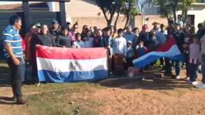 Se manifiestan frente a vivienda de Derlis Maidana y exigen destrabar construcción de viviendas sociales