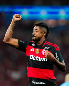 Flamengo vence a Vitória y se pone a tiro de un Palmeiras que dejó escapar puntos
