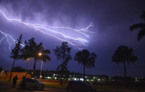 Meteorología emite alerta de lluvias y tormentas eléctricas para siete zonas esta noche