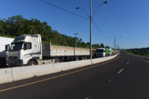 Ampliación de habilitación del Puente de la Integración: camioneros brasileños anuncian movilización