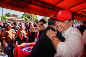 Elecciones: En busca de votos, Camilo Pérez lleva asistencialismo a pobladores de Viñas Cue