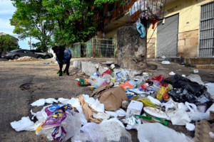 Cinco directores y un año de crisis: el fracaso de Bello en limpiar Asunción