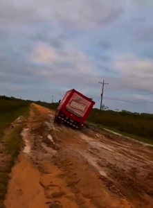 Camino entre Cerrito y Pilar, en pésimas condiciones y con puentes de madera