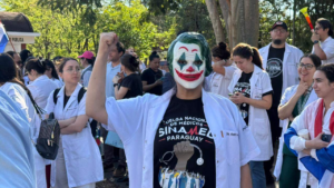 Renuncia masiva en el Ministerio de Salud: gremio médico prepara una movilización simultánea en todo el país