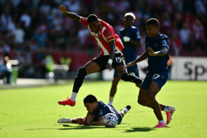 El Brentford frena ante el Sunderland de un inactivo Omar Alderete