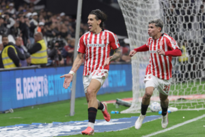 Estudiantes elimina al Corinthians con gol agónico y penal errado por Memphis Depay