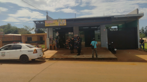Pelea por alquiler termina con un herido y denuncian a agente policial por realizar disparo contra fletero