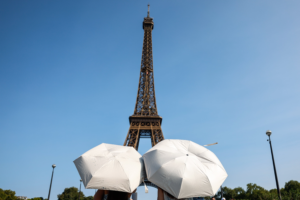 Dimite el director de la Torre Eiffel tras la polémica por excluir a trabajadoras durante la visita de un grupo ultra religioso