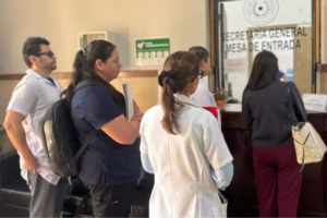 Renuncian 70 terapistas pediátricos en plena crisis de salud