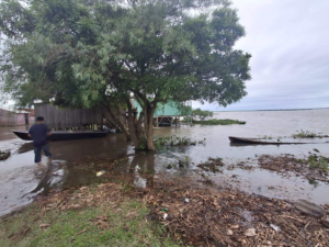 El río Paraná tiende hacia el nivel de inundabilidad en Ayolas