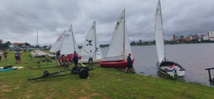 El Mbigua impone condiciones en la Regata de la Raza