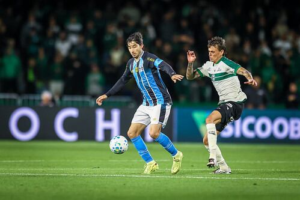Villasanti y Balbuena, presencia paraguaya en el agónico triunfo de Gremio