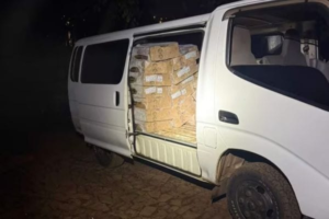 Detienen a 11 paraguayos con productos de contrabando en Brasil